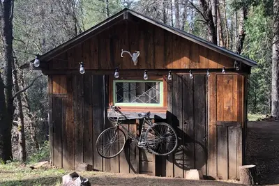 Holly’s Cottage in the Woods is meant for people who love to unplug.