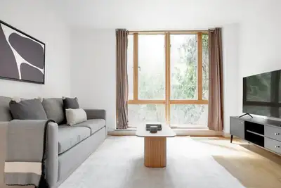 Hip Shoreditch 2br in Secure Gated Development, by Blueground