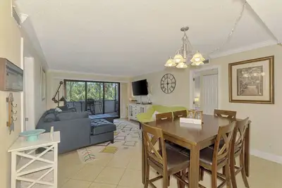 Image de Siesta Key Beach Condo ~ Water Views 2/2!