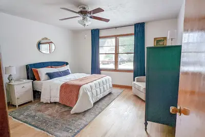 Image de Spacious 2-bedroom home with garage\/fenced yard