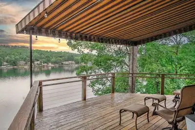 Image de Beautiful, Large Lake House, Made for Family Fun!