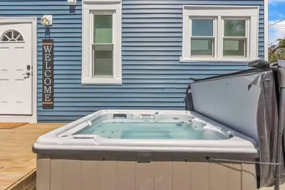 Image de BigBlue! Dog Friendly | Big Groups | First Floor Master Bedroom | HotTub-all yr