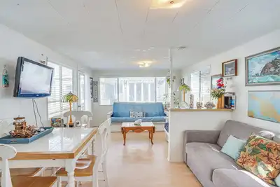 Quaint Avalon Cottage < Half-Mi to Beaches!