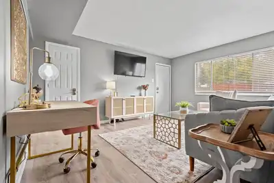 Image de Peaceful 2 Bedroom Next to Park!