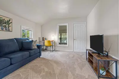 Image de Sunny, Furnished  2 Bedroom Upper Apt Near Downtown Green Bay