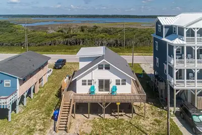 Image de Location is everything at The Surf Shack