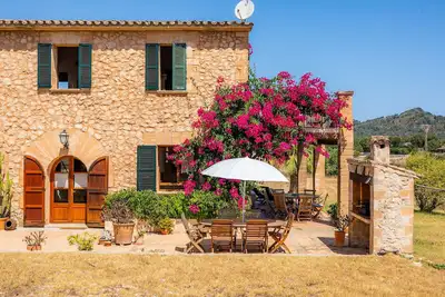 Maison de campagne Can Carboneta avec piscine, jardin et Wi-Fi