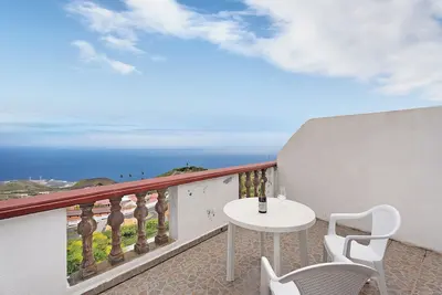 Image de Maison de vacances Timarasan avec vue sur la mer, terrasse et Wi-Fi.