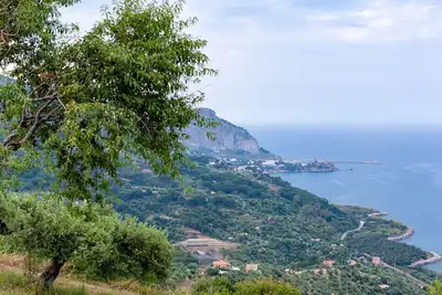 Image de Villa 'Orto Degli Ulivi' avec vue sur la mer, jardin et climatisation.