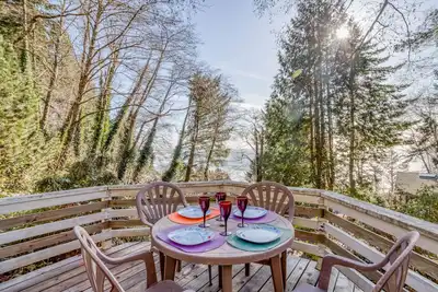 Image de Secluded Nature-lover’s Delight Above Manzanita Has King Suite