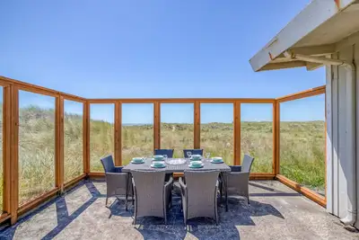 Image de Beautiful Classic Beachfront Three-Bedroom Near Manzanita Golf Course!