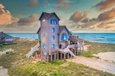 Image de Summer Savings - Featured in “Nights in Rodanthe”! Oceanfront w/ Hot Tub, Grill