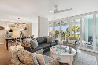 Image de Spacious 3 Bed / 3. 5 Bath Shipwatch Villa with Ocean Views