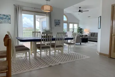 Spacious, Bright, & Airy Home - 100 steps to beach