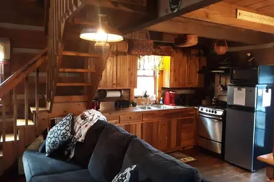 Image de Rustic, Secluded Cabin-Walk to River-Hot tub-Close to Downtown West Jefferson