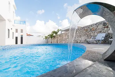 Image de Newly Build Luxury and Cheerful 4-Bedroom with Pool
