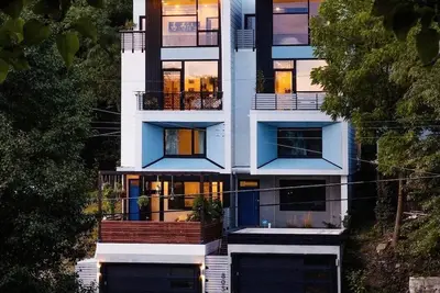 Image de Oasis in the City - Calm 3br Home with Gym & Sauna