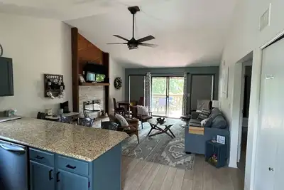 Image de Gorgeous top floor condo with year round pool and hot tub!