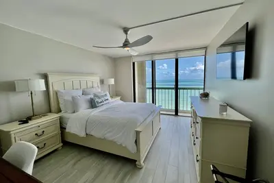 Image de Direct Beachfront Views from the 15th Floor! Listen to Ocean Waves! Wow!