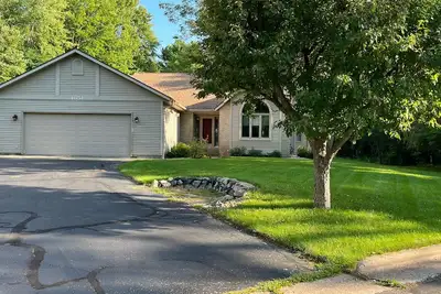 Image de Home in quiet friendly neighborhood near the river, parks and walking trails