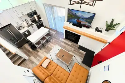 Image de Ev Charger, Pool / Hot Tub / Gym, 2 Bed / 2 Bath, Sleeps 6