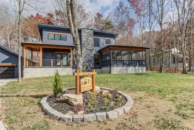 Image de 3-Br Luxury Home with Hot Tub & Arcade Games
