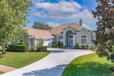 Image de Beautiful Lakefront ---10 min to the beach & town center