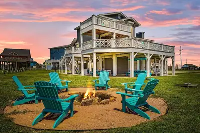 Image de Beautiful Ocean Views w/ 4 King & 4 Queen beds only steps to the beach!