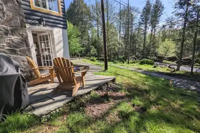 Image de Charming Brook Side Retreat by The Forest Reserve