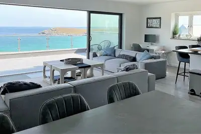Image de Contemporary apartment with stunning sea view - 10 min from the beach