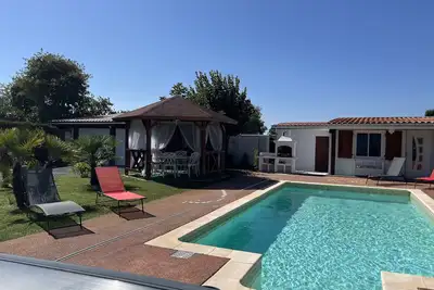 Image de Charmant logement saisonnier avec piscine