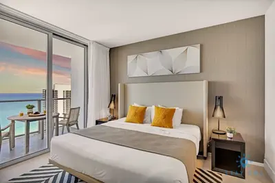 Image de Luxury Condo|Near Beach|Complementary Parking