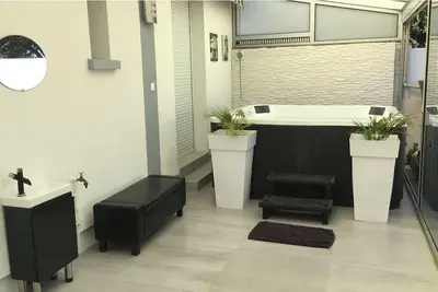 Image de Maison avec Jacuzzi privé