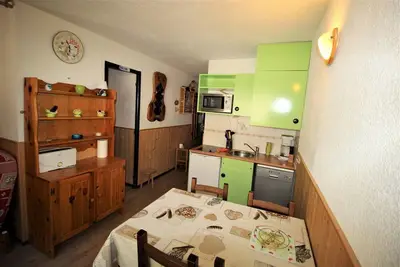 Image de 240m du centre station, 4ème étage, balcon, télévision, casier à ski, 25m², La Norma