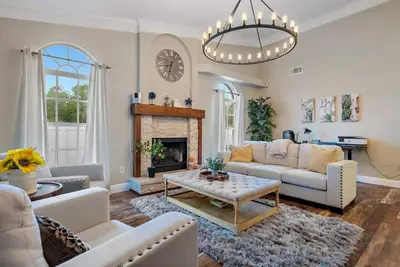 Toucan Luxury Oasis - Heated Pool and Spa option