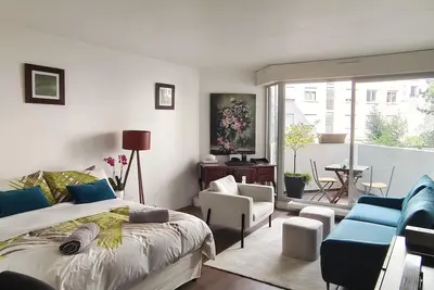 Image de Paris - Porte d'Auteuil : Grand studio avec balcon