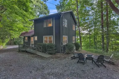 Image de Blue Ridge Lookout Beautiful Modern Cabin - Nature Hikes and Pets Ok by RedAwning