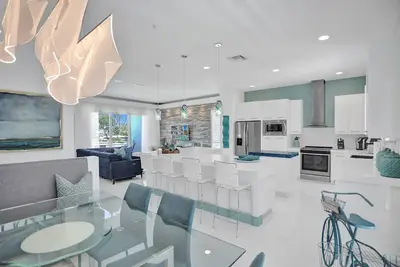 Image de Luxury Stay W/Beach, Pool, Gym, and Spa! Restaurants & bars across street also!