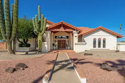 Image de Sprawling Million Dollar Arrowhead Estate Pool Spa, 2 King Beds, Stadium Topgolf