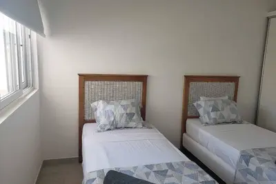 Image de Beautiful two level 3 bedroom, 4 bed condo