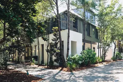 Image de Newly remodeled luxury home in the heart of Rosemary!