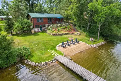 Image de Open Aug 11-13 & 25-27, Clean cabin with Lots of Amenities!