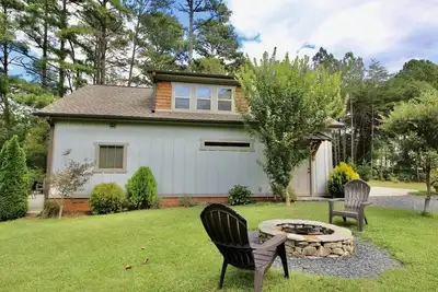 Image de Bungalow on a 3 acre mini farm in beautiful Campobello Sc