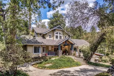 Image de New Yosemite Family Retreat with Pond & Game Room!