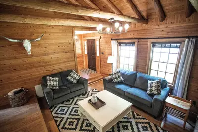 Honeysuckle Hideaway<br>Cabin with hot tub and king bed! Family friendly.
