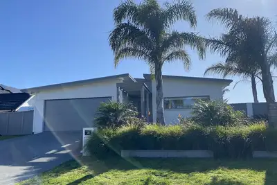 Image de Palm Springs Paradise in Papamoa - close to shops, beach and waterways