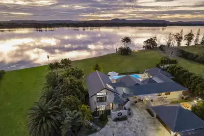 Image de The Palms Yamba - Private luxurious riverfront estate!