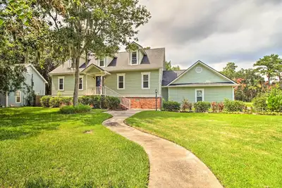 Image de Savannah Family Home w/ Private Pool & Yard!