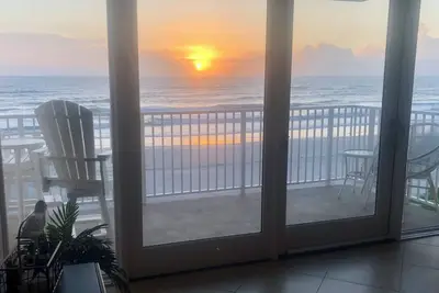 Image de Oceanfront Winter Escape March/April Availability –Fully Renovated 2br/2ba Condo