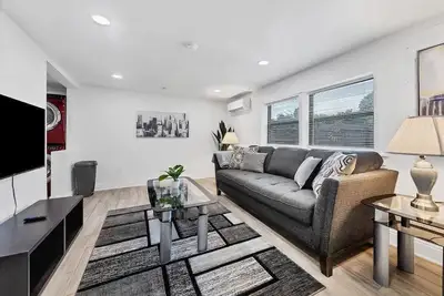 Image de Seminole Heights Tiny Home | Fast Wifi | King Bed